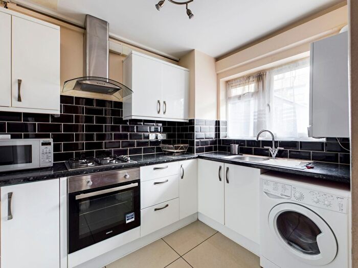 4 Bedroom Flat To Rent In Mace Street, E2