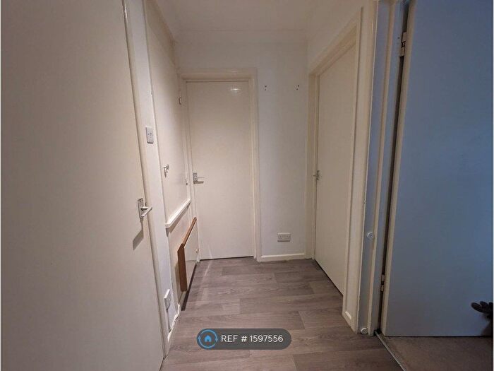 2 Bedroom Flat To Rent In Crawford Place, Newbury, RG14