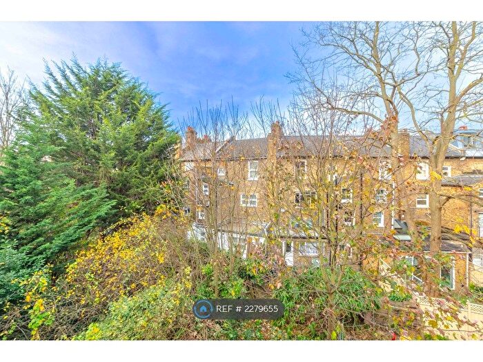 2 Bedroom Flat To Rent In Lytcott Grove, London, SE22