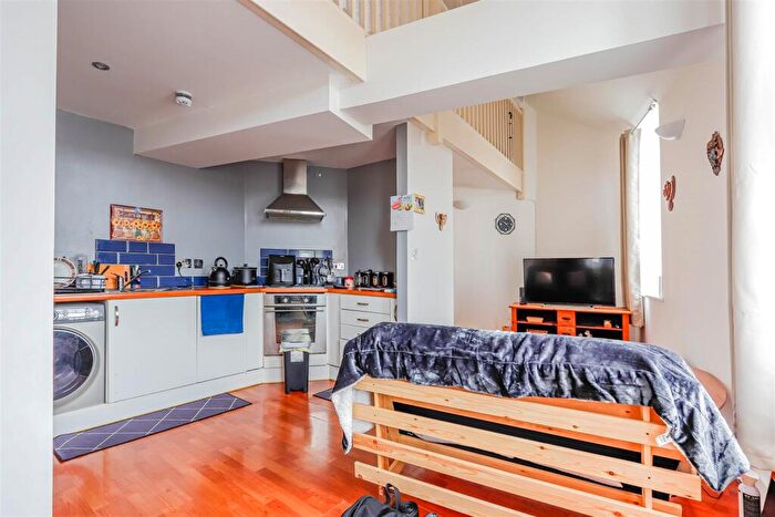 2 Bedroom Flat For Sale In Woodlands Road, Barry, CF62
