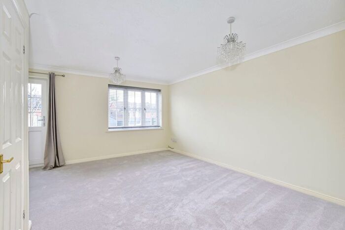 3 Bedroom End Of Terrace House For Sale In Harlech Road, Abbots Langley, WD5