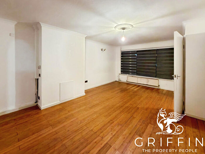 3 Bedroom Semi-Detached House To Rent In Bryon Gardens, Tilbury, RM18