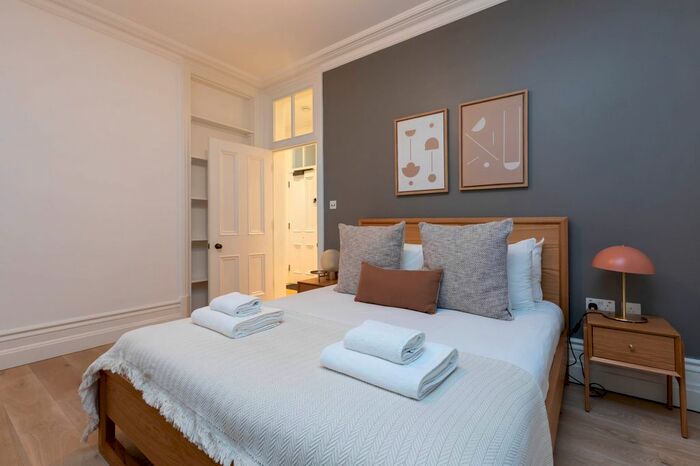 1 Bedroom Flat To Rent In Ml - St. John Street, London, EC1M