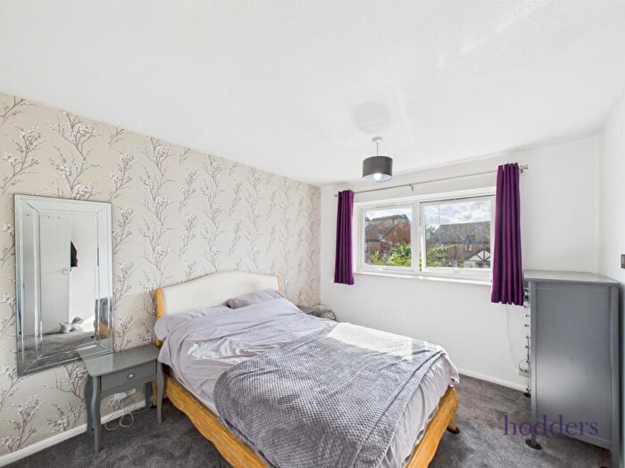 1 Bedroom Maisonette For Sale In Chertsey, Surrey, KT16