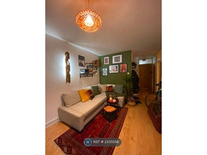 1 Bedroom Flat To Rent In Conway House, London, SW2