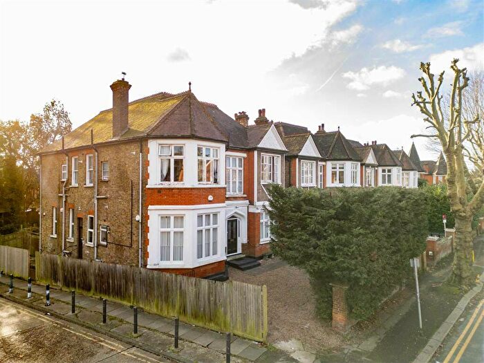 3 Bedroom Flat For Sale In Mapesbury Road, Cricklewood, NW2