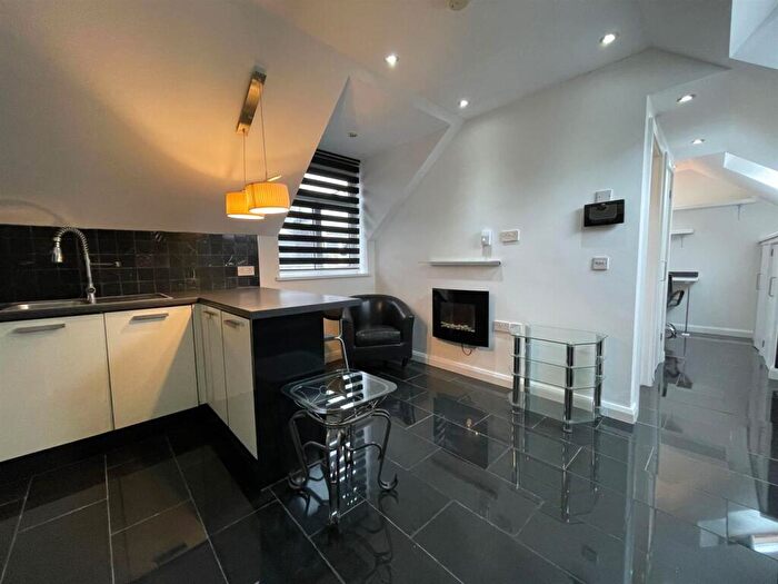 1 Bedroom Apartment To Rent In The Parade, Roath, Cardiff, CF24