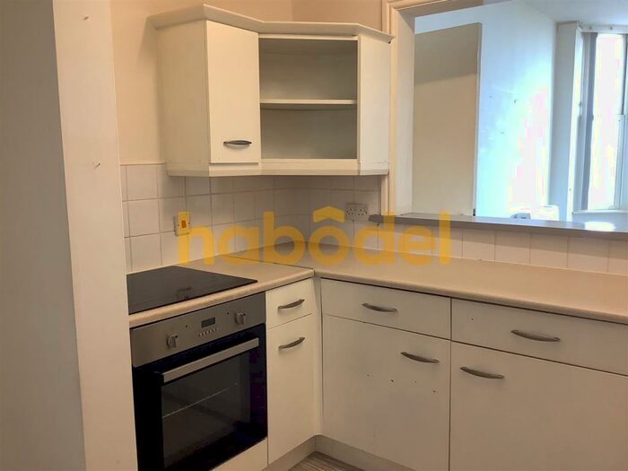 2 Bedroom Flat To Rent In West Parade, Rhyl, LL18