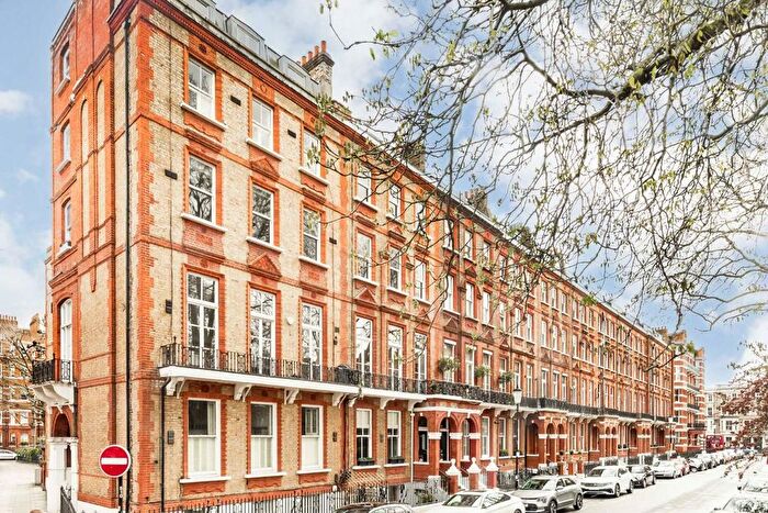 Studio To Rent In Nevern Square, Earls Court, SW5