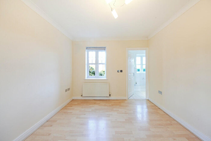 2 Bedroom Apartment To Rent In Seaton Square, London, NW7