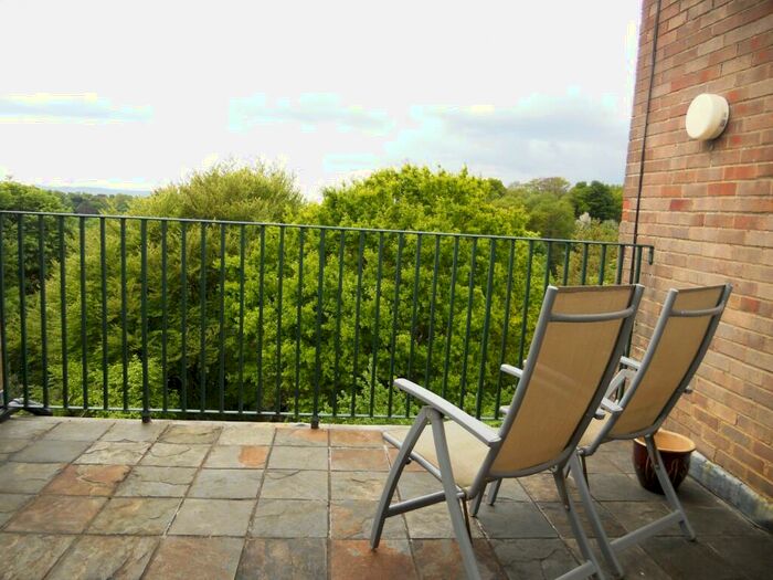 2 Bedroom House To Rent In Bedroom Terraced House In Godalming, GU7