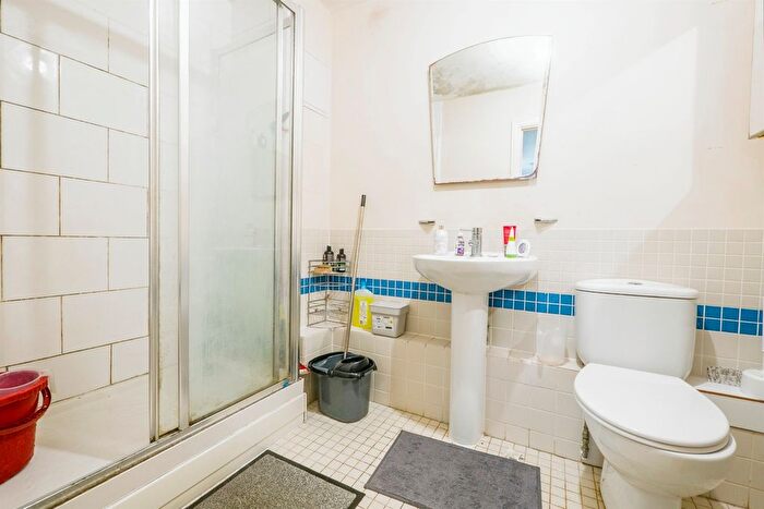 2 Bedroom Flat For Sale In Landmark Place, Cardiff, CF10
