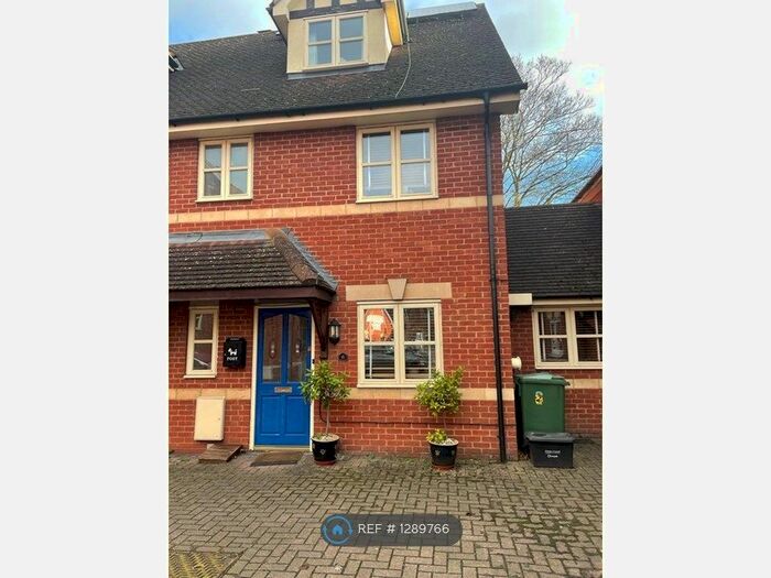 3 Bedroom Semi-Detached House To Rent In Maud Heath Court, Chippenham SN15