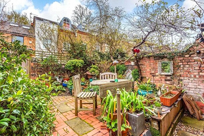 1 Bedroom Apartment For Sale In Battledean Road, Highbury, London, N5