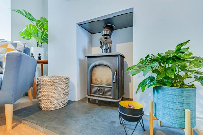 2 Bedroom Cottage For Sale In Pantmawr Road, Whitchurch, Cardiff, CF14