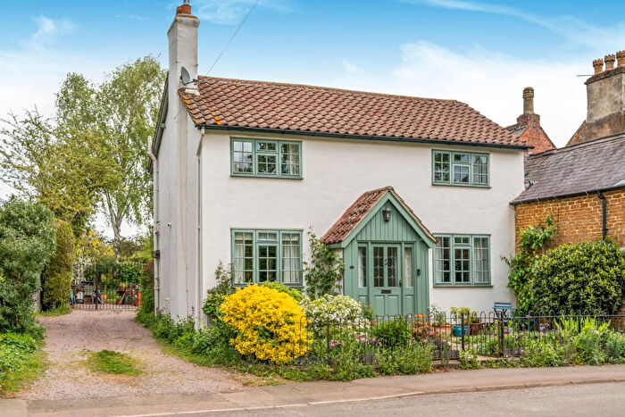 3 Bedroom Semi-Detached House For Sale In Rosebank, Wymondham, LE14