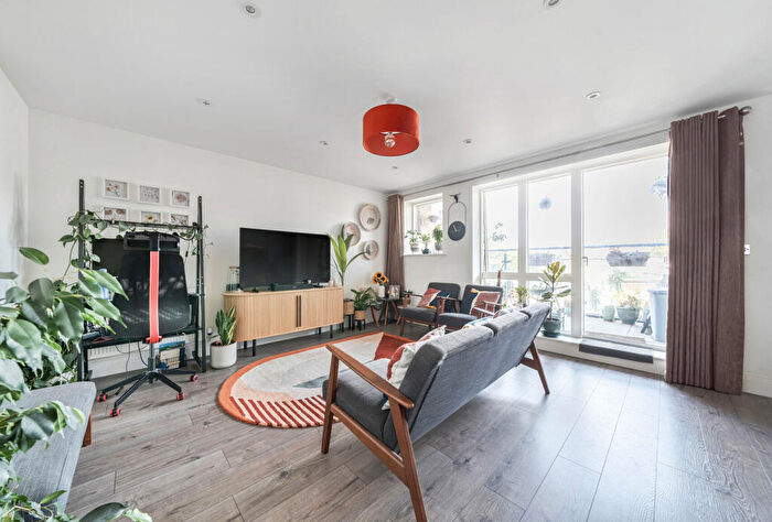 2 Bedroom Apartment For Sale In Bruce Grove, Orpington, BR6