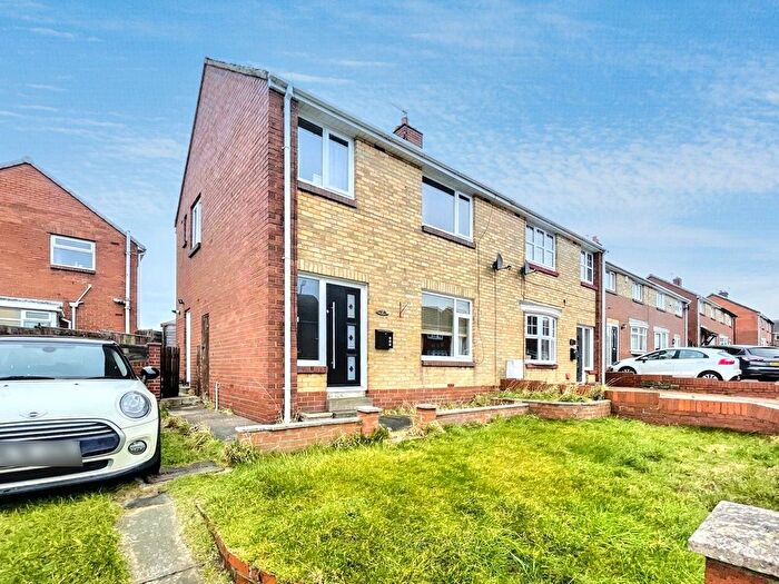 3 Bedroom Semi-Detached House For Sale In Parry Drive, Whitburn, Sunderland, SR6