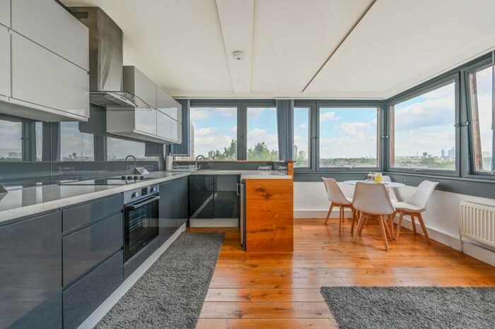 3 Bedroom Flat To Rent In Wye Street, Battersea, London, SW11