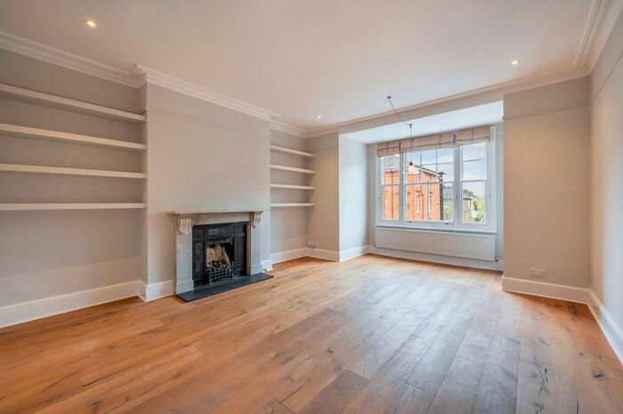 2 Bedroom Flat To Rent In Croftdown Road, Highgate, London, NW5