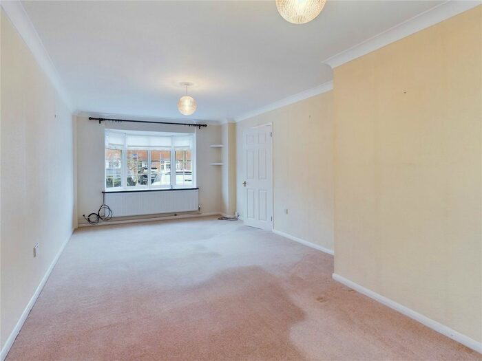 3 Bedroom Terraced House To Rent In Newlands Crescent, East Grinstead