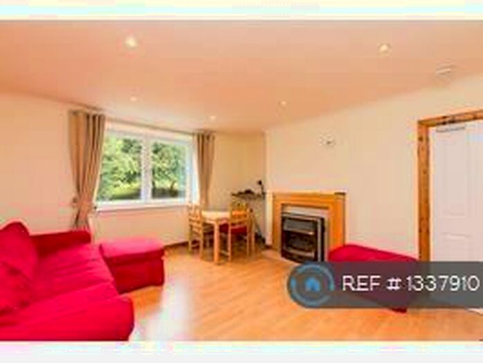 3 Bedroom Flat To Rent In Powis Crescent, Aberdeen, AB24