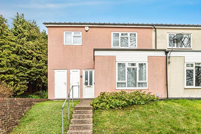 3 Bedroom End Terrace House For Sale In Kenilworth Road, Basingstoke, Hampshire, RG23