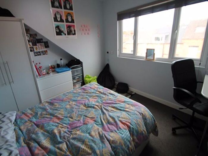 5 Bedroom Semi-Detached House To Rent In Brudenell View, Leeds, LS6