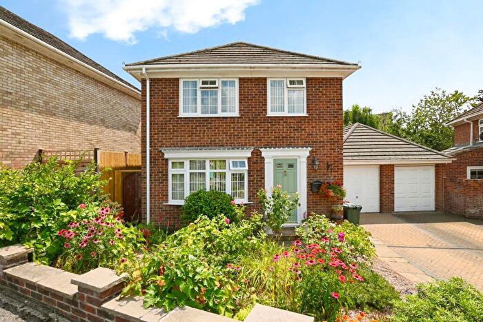 3 Bedroom Detached House For Sale In Poplar Way, Midhurst, West Sussex, GU29
