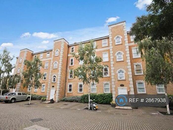 2 Bedroom Flat To Rent In Raleigh Court, London, SE16