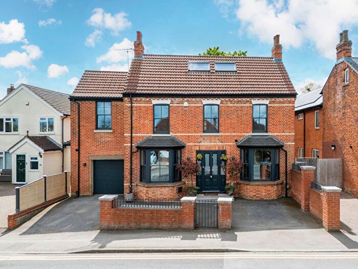 6 Bedroom Detached House For Sale In London Road, Wokingham, RG40