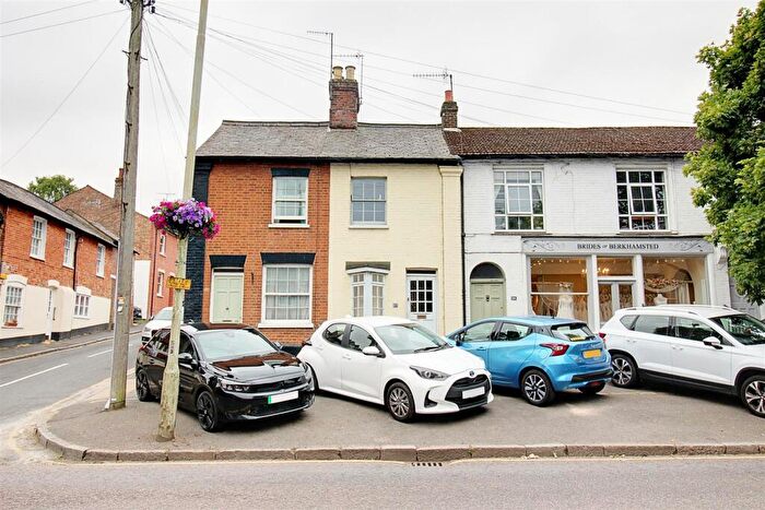 2 Bedroom House For Sale In High Street, Berkhamsted, HP4