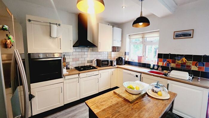 5 Bedroom Property To Rent In Avalon Road, London, W13