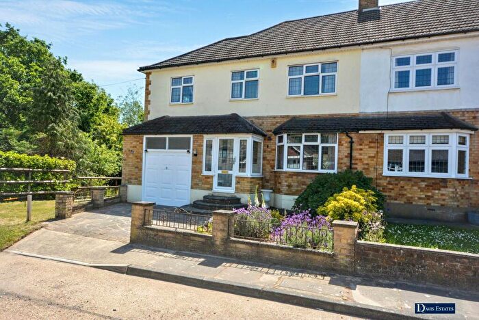 4 Bedroom Semi-Detached House For Sale In Prospect Road, Hornchurch, RM11