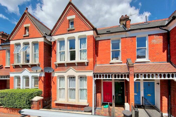 3 Bedroom Flat To Rent In Yukon Road Balham London, SW12