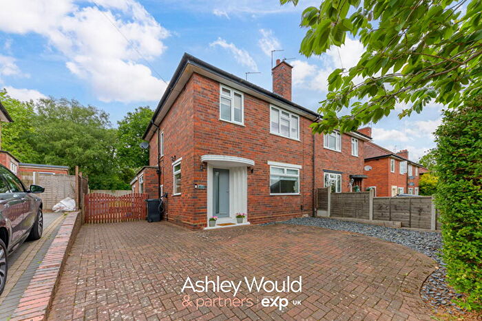 3 Bedroom Semi-Detached House For Sale In Caslon Crescent, Stourbridge, DY8