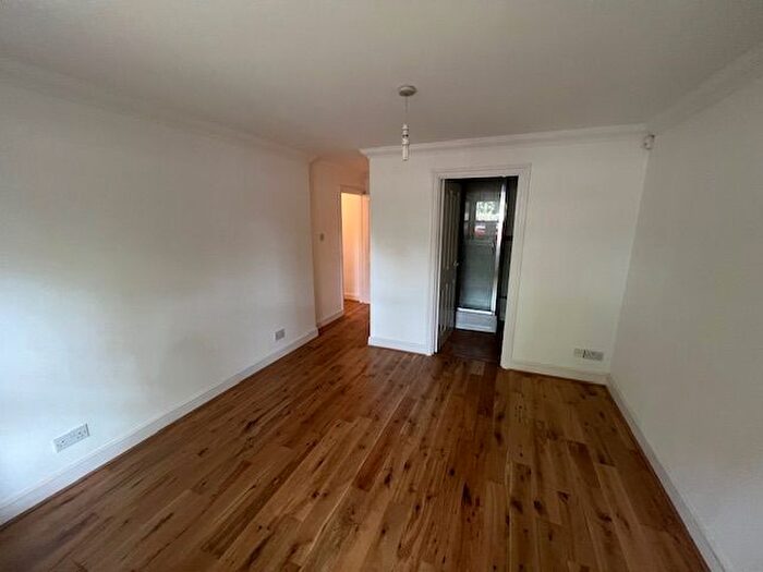2 Bedroom Flat To Rent In Croxted Road, London, SE21