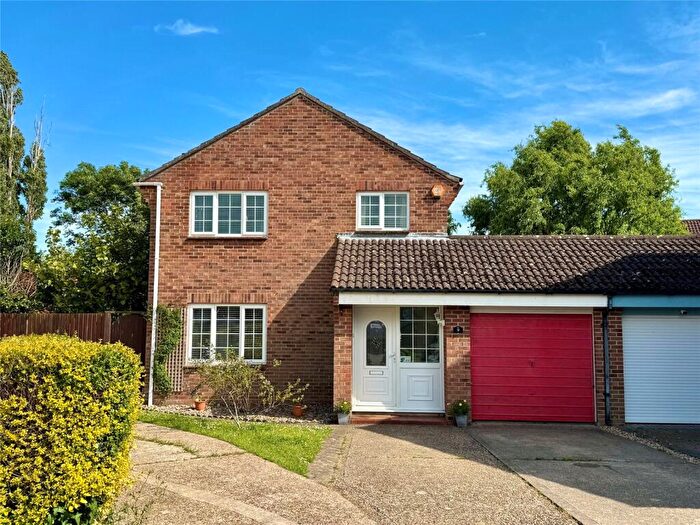 4 Bedroom Detached House For Sale In Carisbrooke Court, New Milton, Hampshire, BH25