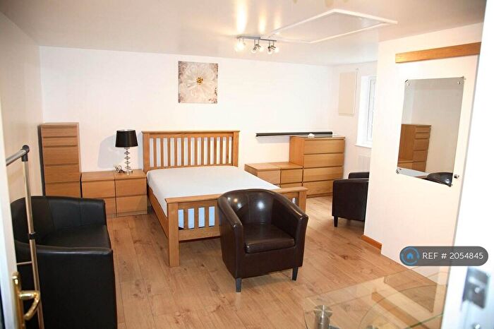 Studio To Rent In Bragbury End, Stevenage, SG2