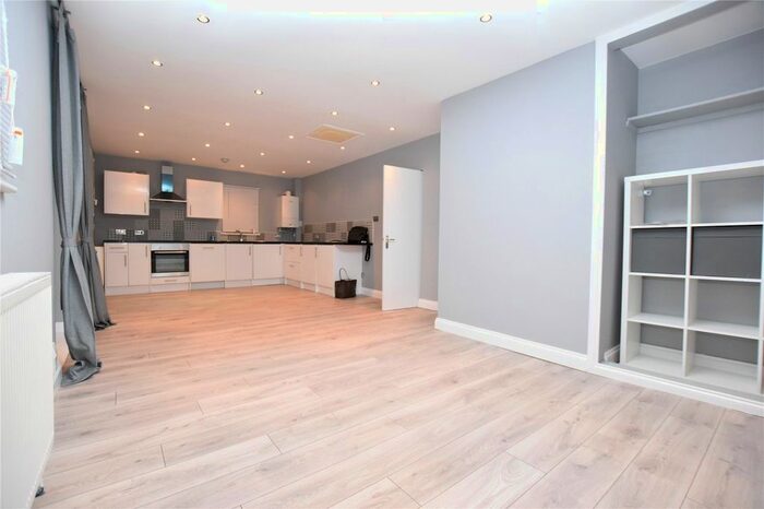 1 Bedroom Flat To Rent In Dagnall Park, London SE25