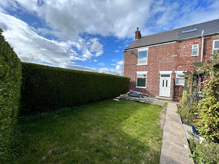 2 Bedroom Semi-Detached House To Rent In Hill Top, Barlby, YO8