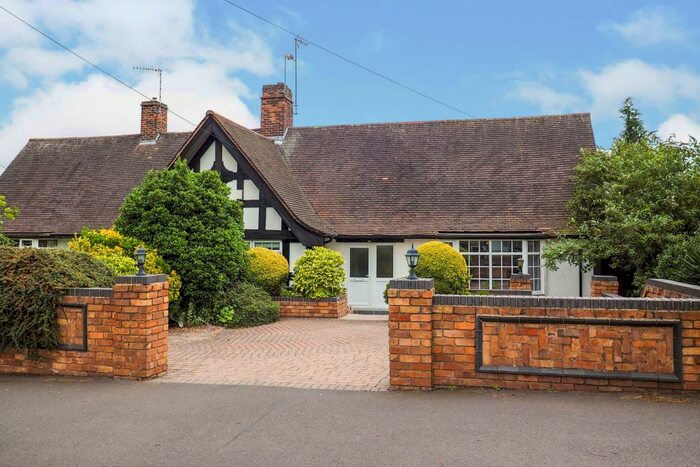 3 Bedroom House To Rent In Middleton Boulevard, Nottingham, NG8