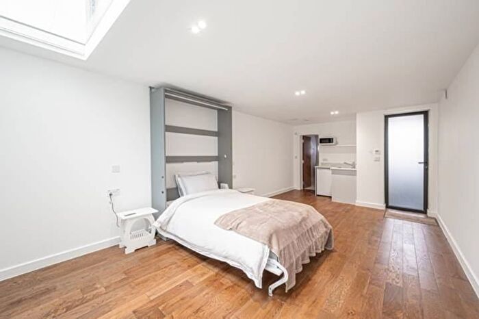 Studio To Rent In Endersleigh Garden, Endersleigh Gardens, NW4
