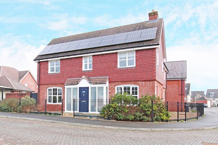 4 Bedroom Detached House For Sale In Copper Box Close, Augusta Park, Andover, SP11