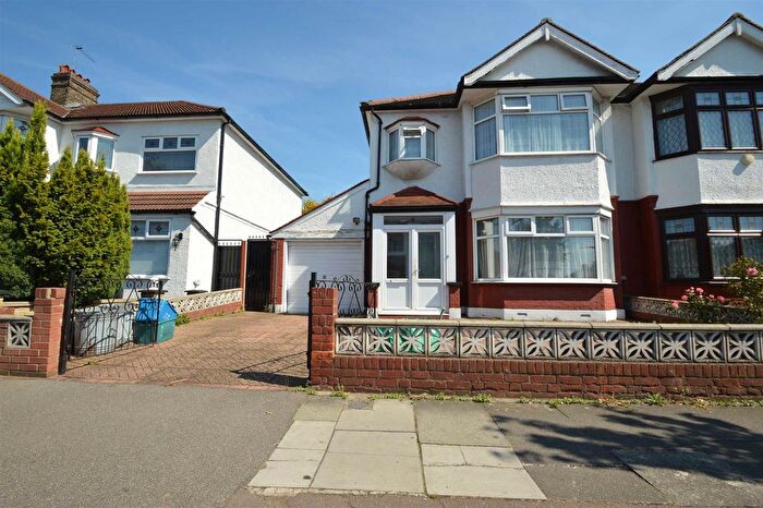 4 Bedroom Semi Detached House To Rent In Evanston Gardens, Redbridge, IG4