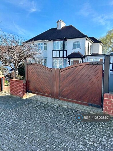 4 Bedroom Semi Detached House To Rent In Queens Walk, London, NW9