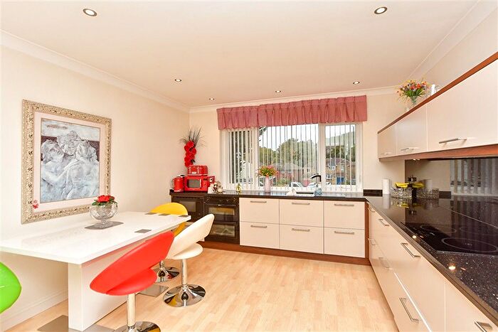 2 Bedroom Detached Bungalow For Sale In Earl Close, Walderslade, Chatham, Kent, ME5