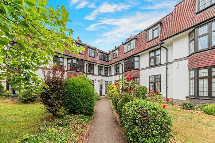 2 Bedroom Flat To Rent In Surbiton Crescent, Kingston Upon Thames, KT1