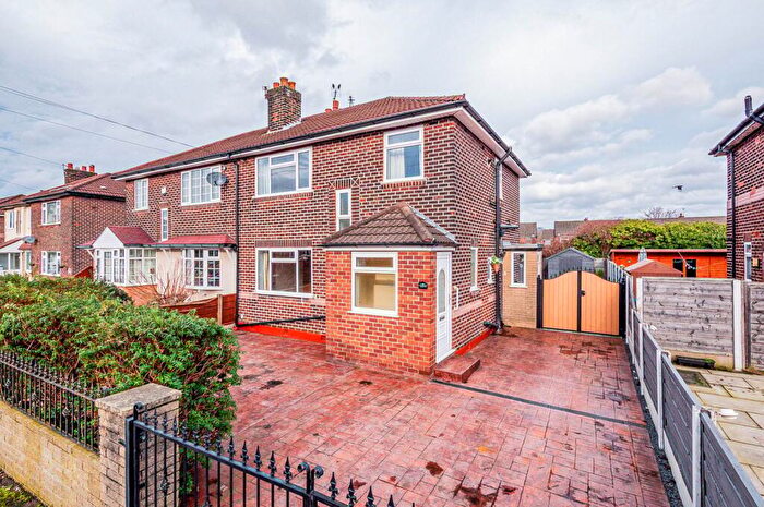 4 Bedroom Semi Detached House For Sale In Kingsway Park, Davyhulme, Manchester, M41