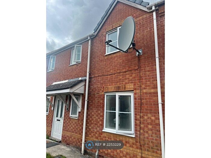 3 Bedroom Semi-Detached House To Rent In Manchester, Manchester, M8